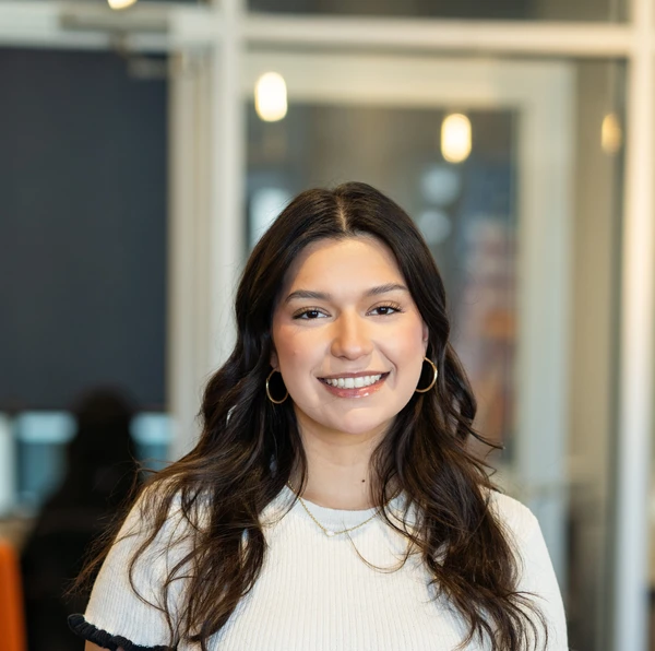 Juliana Thompson - Social Media Assistant